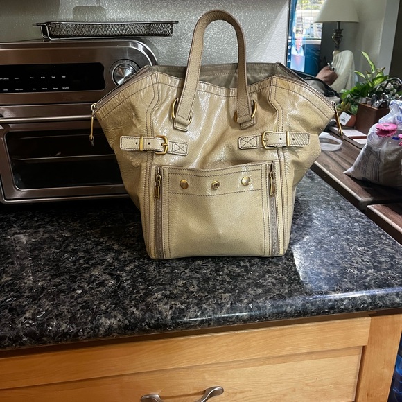 YSL Downtown Tote Beige/Yellow Patent Leather. The Best Everyday Bag - Picture 1 of 15
